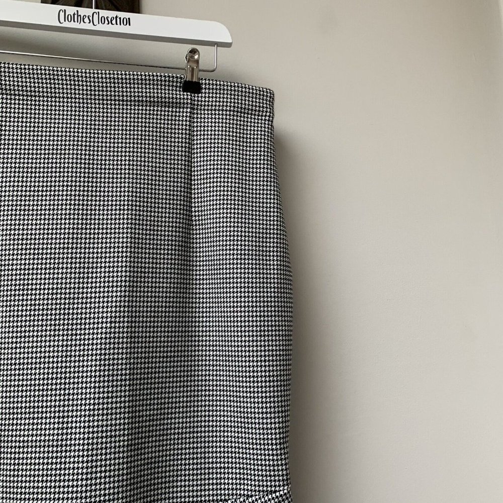 Marks & Spencer Midi Skirt Size UK 18 Houndstooth Asymmetrical Hem Thick Heavy - Picture 7 of 10
